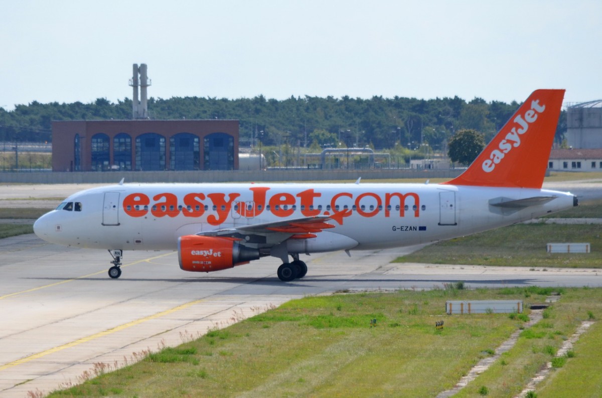 G-EZAN easyJet Airbus A319-111   gelandet in Schönefeld am 28.08.2014