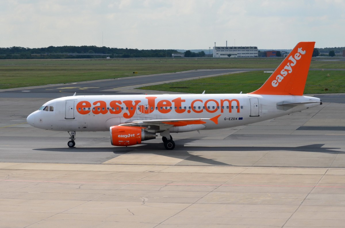 G-EZDX easyJet Airbus A319-111  gelandet in Schönefeld am 05.08.2014