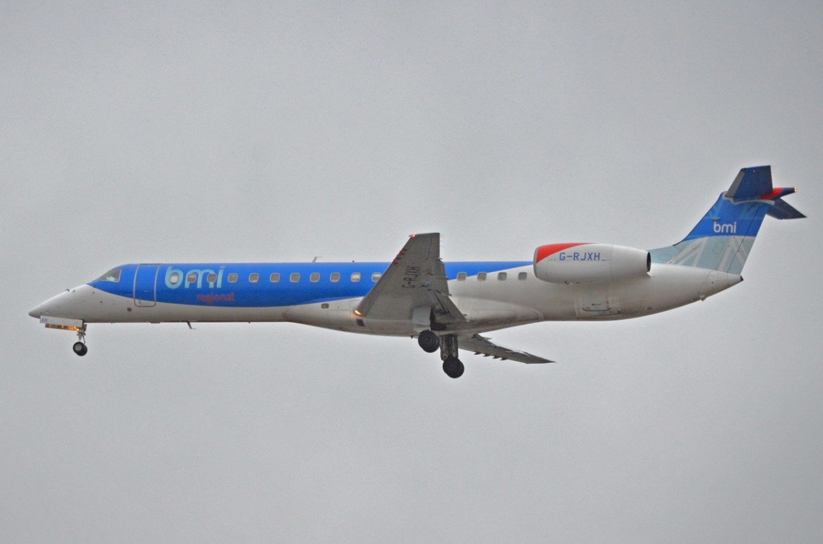 G-RJXH bmi Regional Embraer ERJ-145EP   in Tegel am 09.02.2015 beim Landeanflug