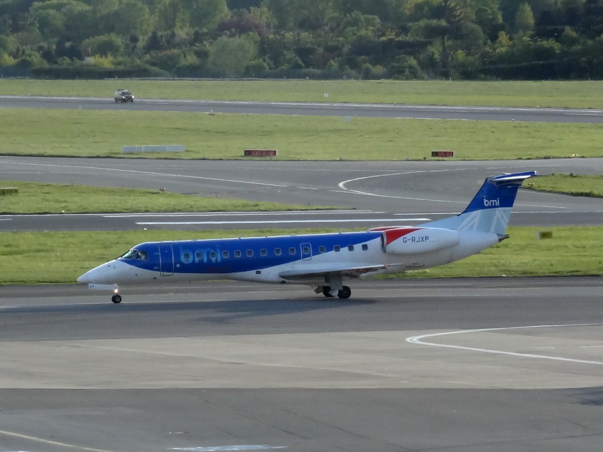 G-RJXP bmi Regional Embraer ERJ-135   zum Start in Hamburg  02.05.2014