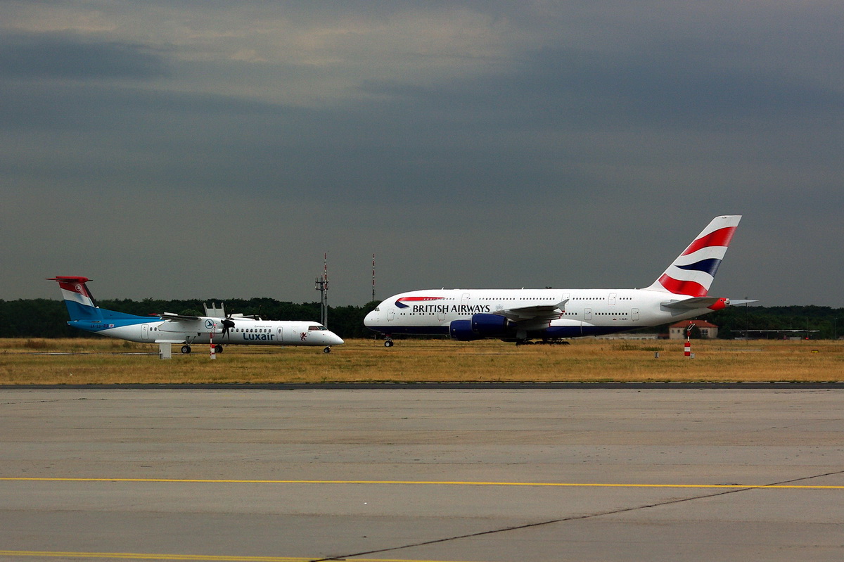 G-XLEA British Airways Airbus A380-841  08.08.2013

Flughafen Frankfurt , whrend einer Flughafentour aus dem Bus