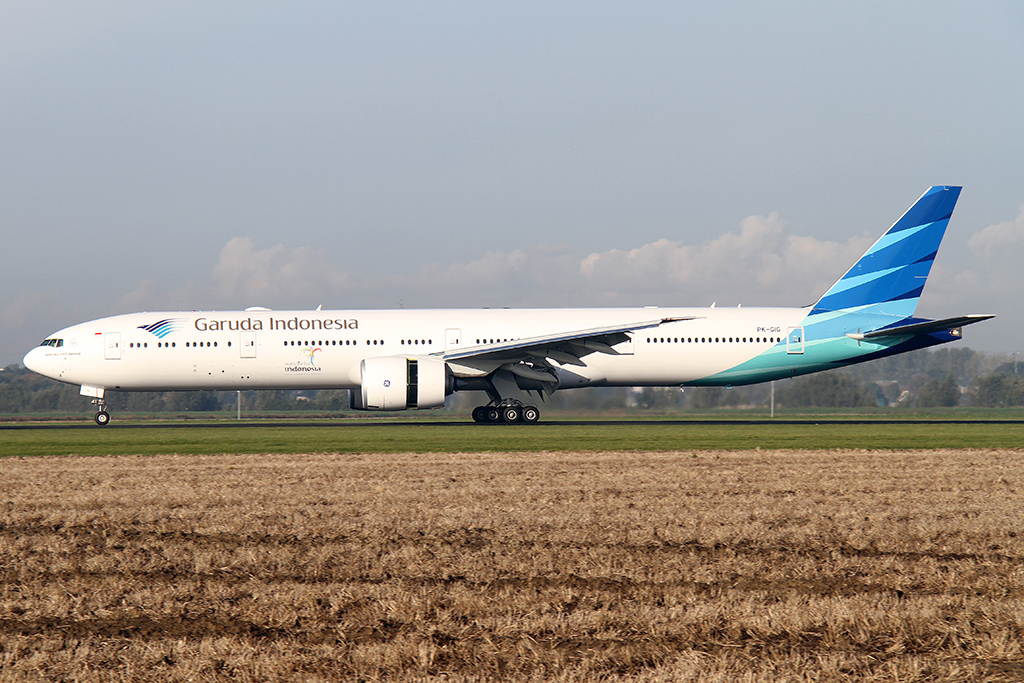 Garuda Indonesia Boeing 777 300ER Reg.: PK-GIG in AMS am 12.10.2014