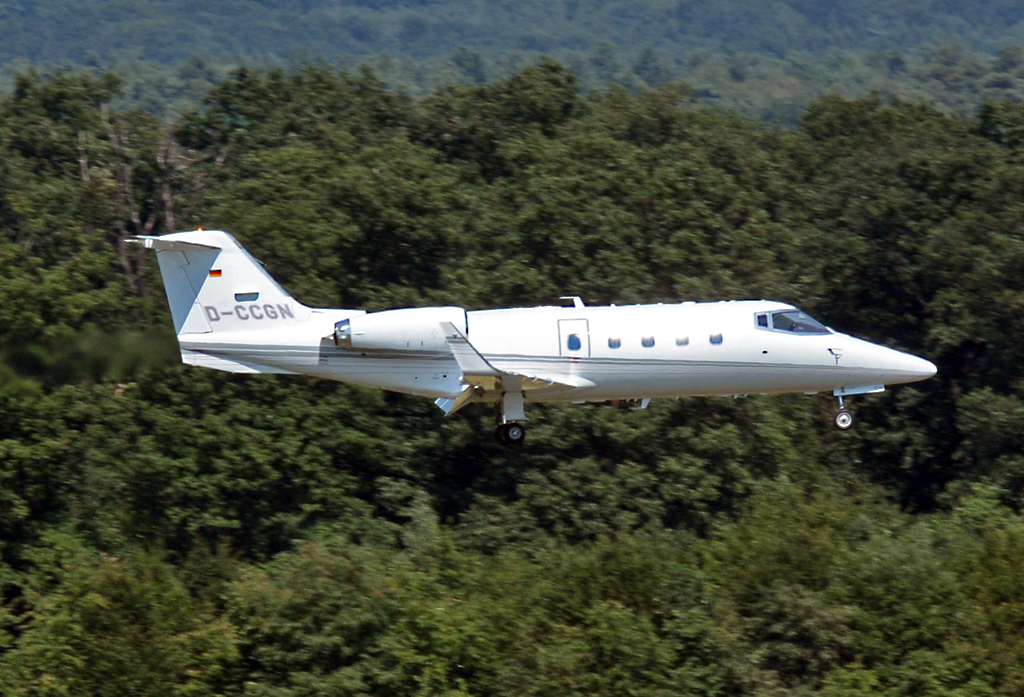 Gates Learjet 55, D-CCGN, short final CGN - 02.08.2015