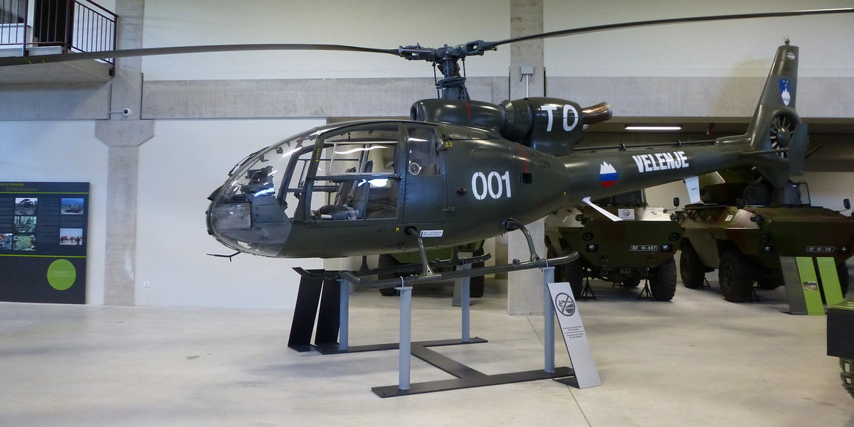 Gazela TO 001 Velenje, die Gazelle SA341 wurde von der jugoslawischen Firma SOKO in Lizenz gebaut und in der Jugoslawischen Volksarmee eingesetzt, ausgestellt im Militrmuseum Pivka/Slowenien, Juni 2016