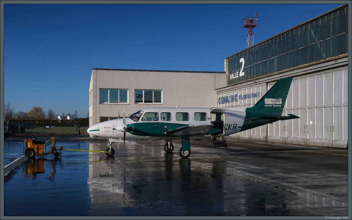 Geofly OY-CKR, Piper PA-31-350 Navajo Chieftain, in Magdeburg. (18.01.2019)