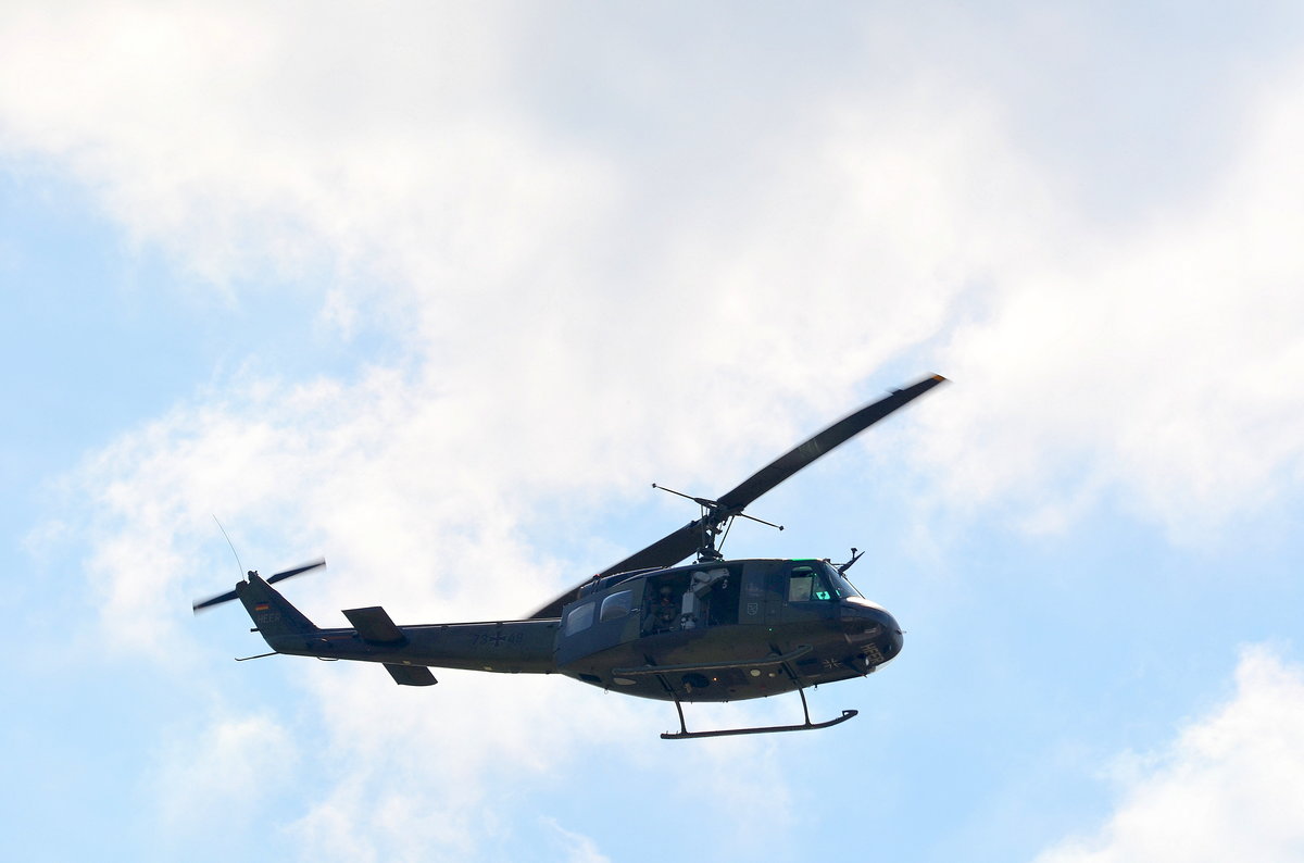 German Army Bell UH-1D 73+48 im Überflug auf der ILA am 04.06.16