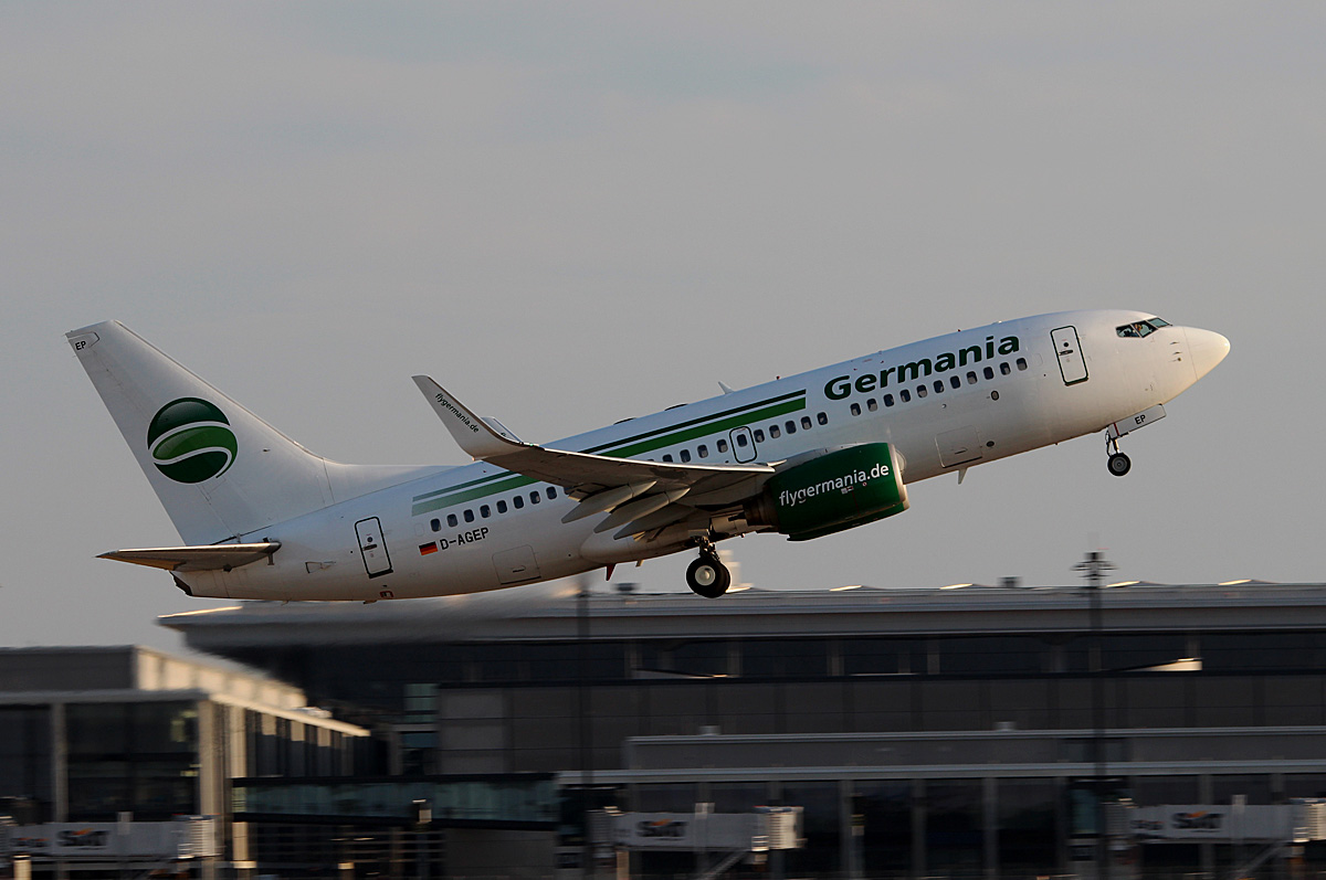 Germania B 737-75B D-AGEP beim Start in Berlin-Schnefeld(BER) am 06.06.2015