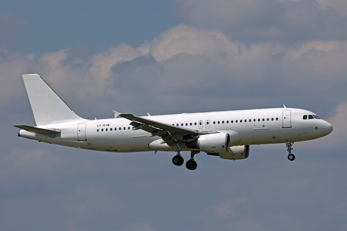 GetJet Airlines (Operated for Vueling Airlines), LY-GYM, Airbus A320-214, msn: 2584, 20.Mai 2023, AMS Amsterdam, Netherlands.