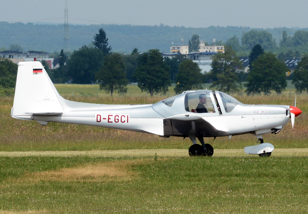 Grob G-115A, D-EGCI in Bonn-Hangelar- 15.06.2014