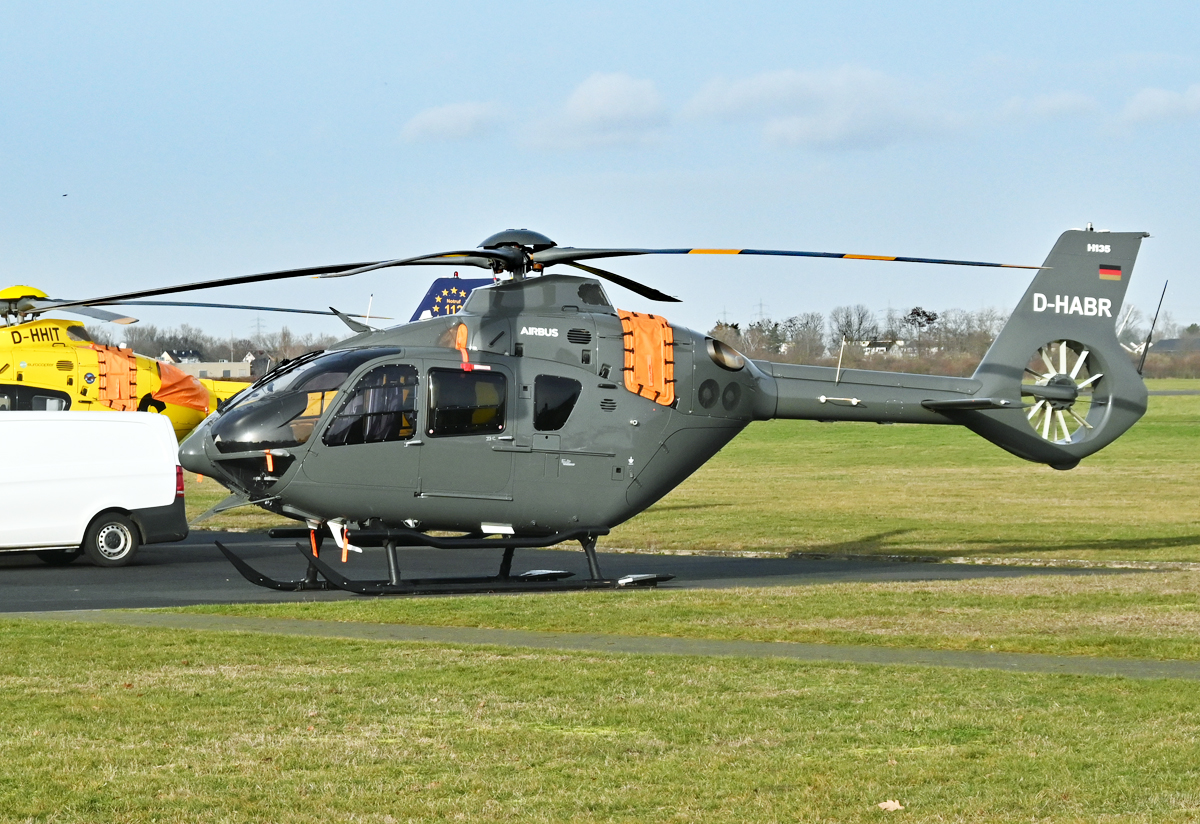 H 135, D-HABR, von der Bundeswehr gechartert, hier in EDKB - 10.01.2023
