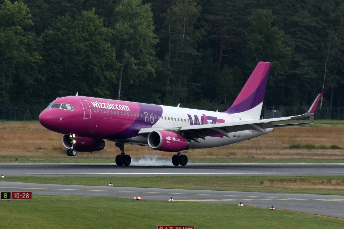 HA-LYD Wizz Air Airbus A320-232(WL)  am 01.10.2016 bei der Landung in Nürnberg
