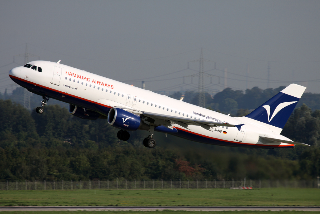 Hamburg Airways A-320 D-AHHG nach dem Takeoff auf 23L in DUS / EDDL / Düsseldorf am 20.08.2014
