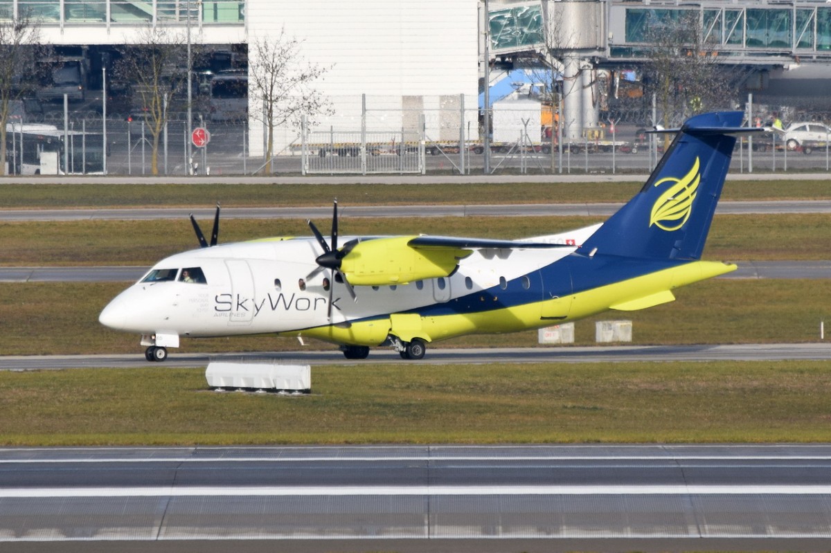 HB-AEO SkyWork Airlines Dornier 328-110  in München vor dem Start am 11.12.2015