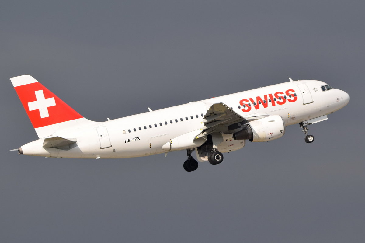HB-IPX Swiss Airbus A319-112  am 12.10.2016 in München gestartet