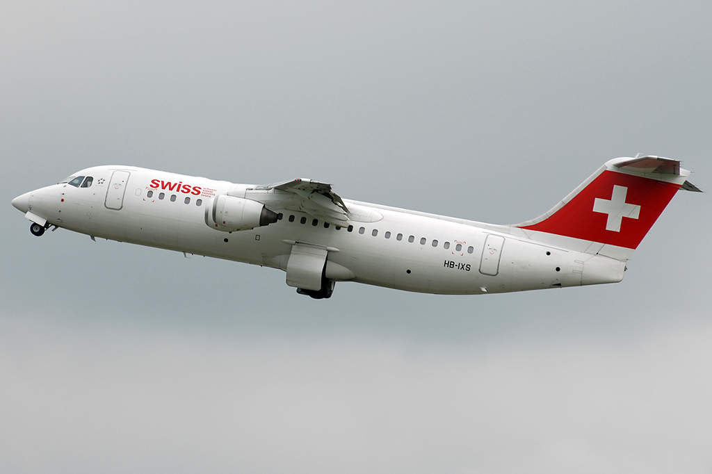 HB-IXS British Aerospace Avro 146-RJ100 05.06.2016