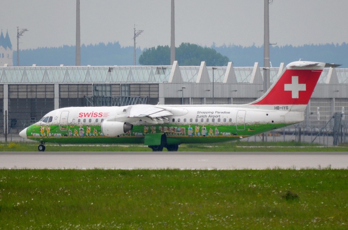 HB-IYS Swiss British Aerospace Avro RJ100  zum Start in München am 15.05.2015