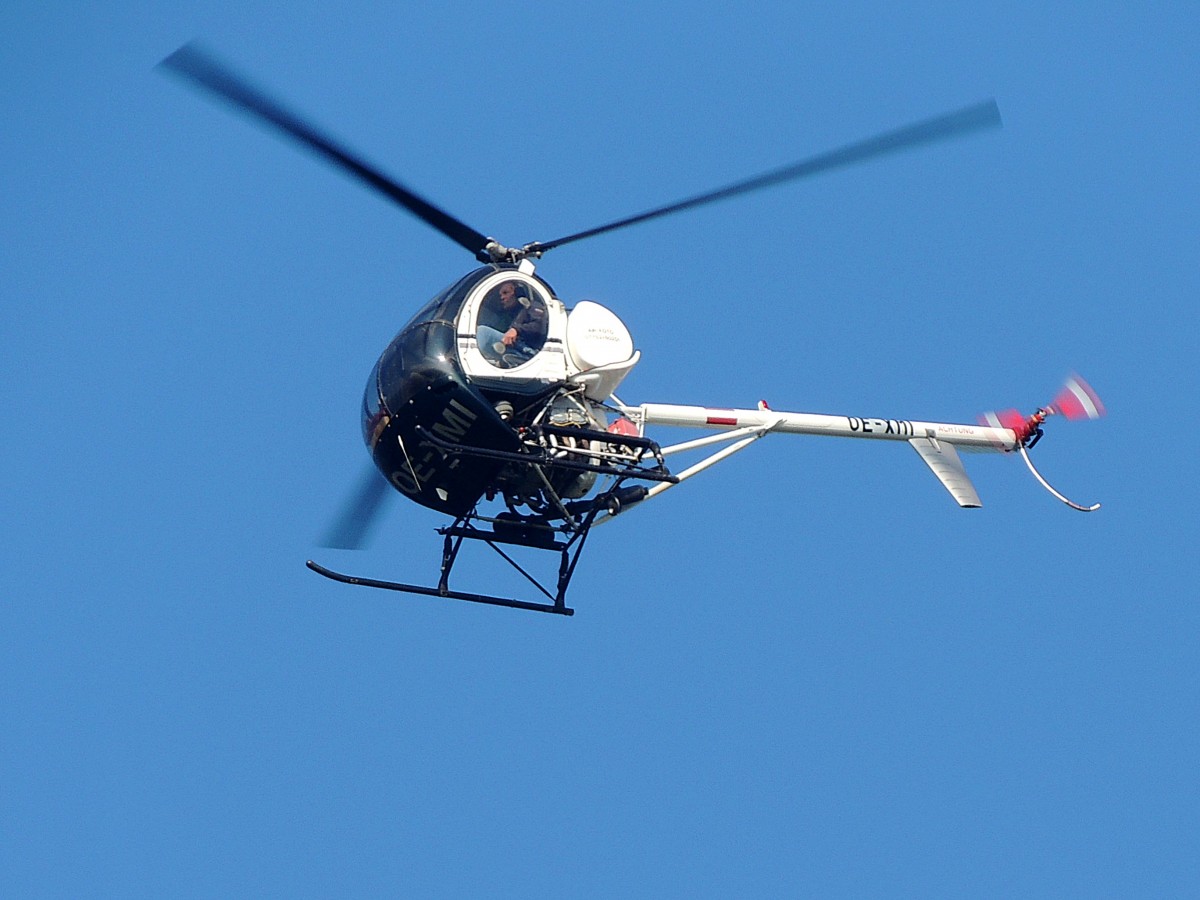 Helikopter, Hughes 269C (OE-XMI) befindet sich im Luftraum ber Ried; 131007