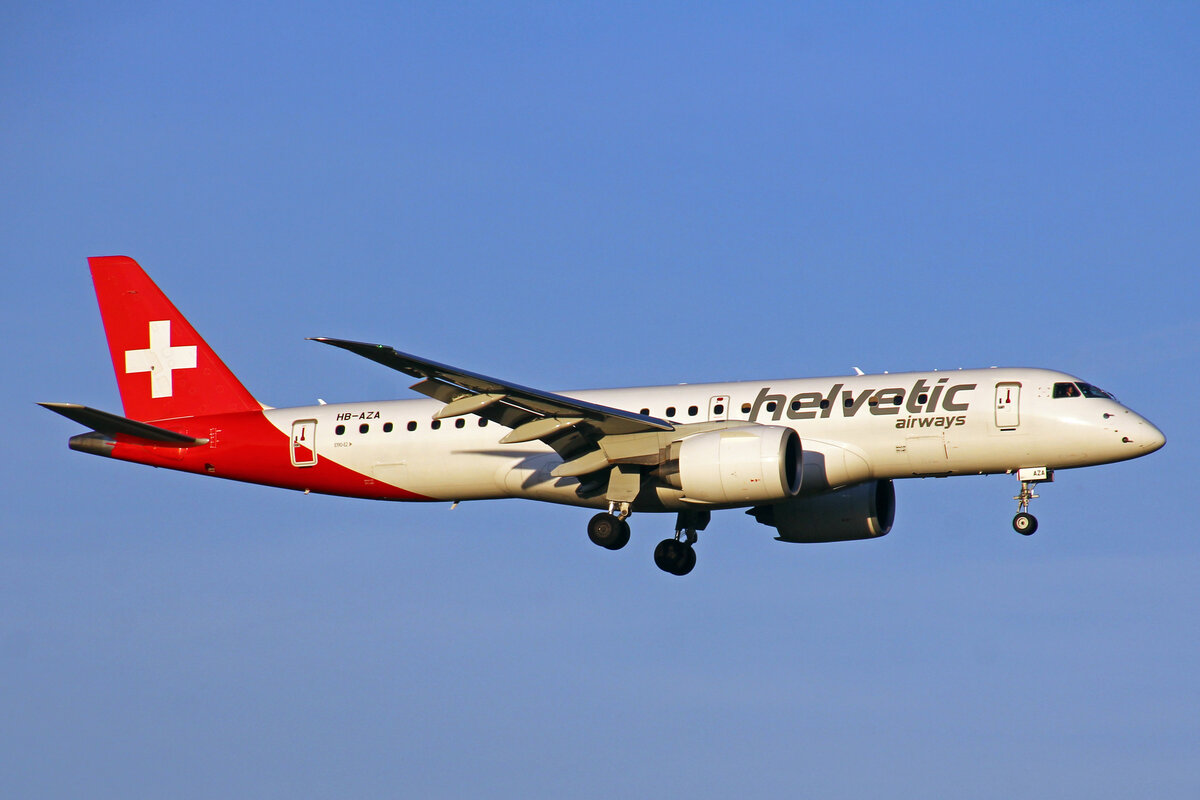 Helvetic Airways, HB-AZA, Embraer E190-E2, msn: 19020022, 01.Januar 2023, ZRH Zürich, Switzerland.