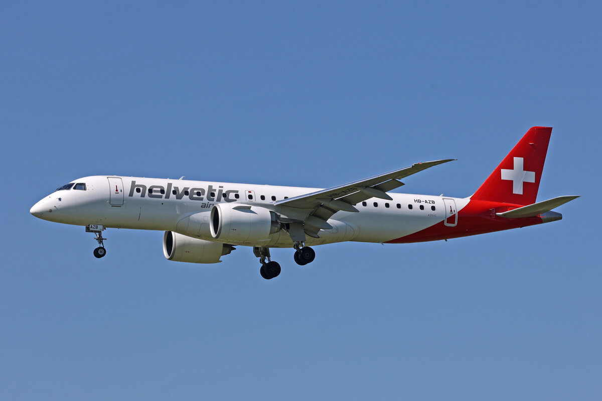 Helvetic Airways, HB-AZB, Embraer E190-E2, msn: 19020026, 11.August 2023, ZRH Zürich, Switzerland.