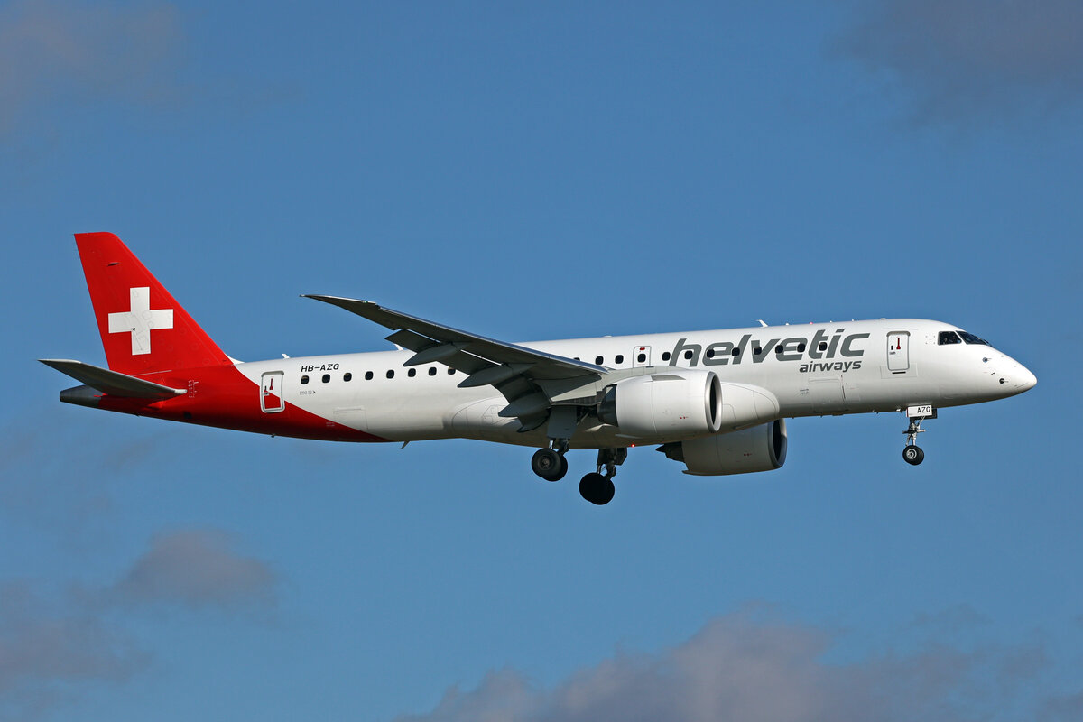 Helvetic Airways, HB-AZG, Embraer E190-E2, msn: 19020036, 29.November 2023, ZRH Zürich, Switzerland.