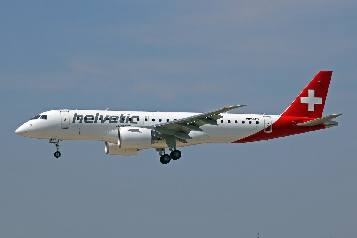 Helvetic Airways, HB-AZH, Embraer E190-E2, msn: 19020046, 12.Juni 2021, ZRH Zürich, Switzerland.