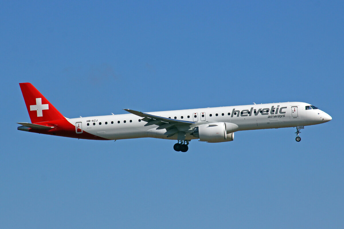 Helvetic Airways, HB-AZJ, Embraer E195-E2, msn: 19020057, 27.Februar 2022, ZRH Zürich, Switzerland.