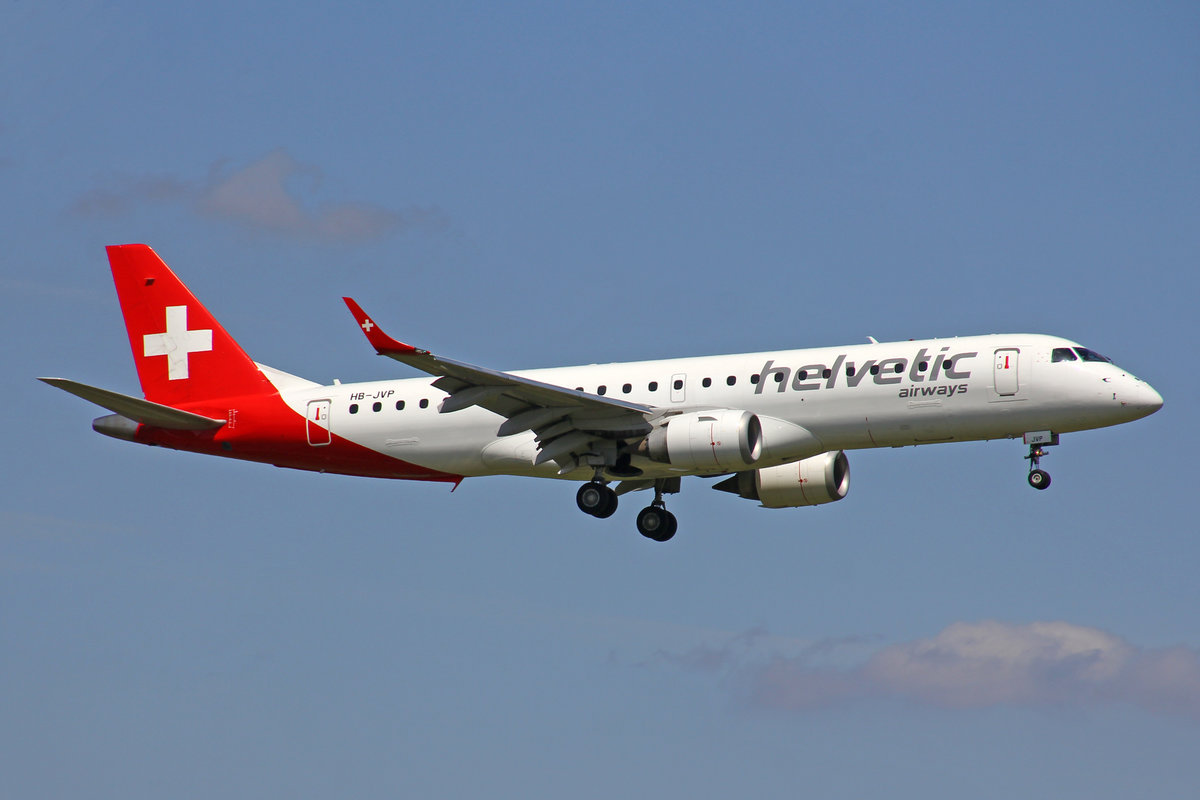 Helvetic Airways, HB-JVP, Embraer ERJ-190LR, msn: 19000387, 01.August 2019, ZRH Zürich, Switzerland.