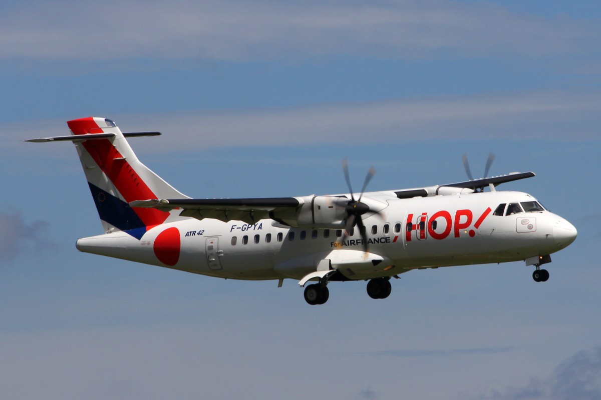 HOP!, F-GPYA, ATR 42-500, 8. August 2014, LYS Lyon, France.