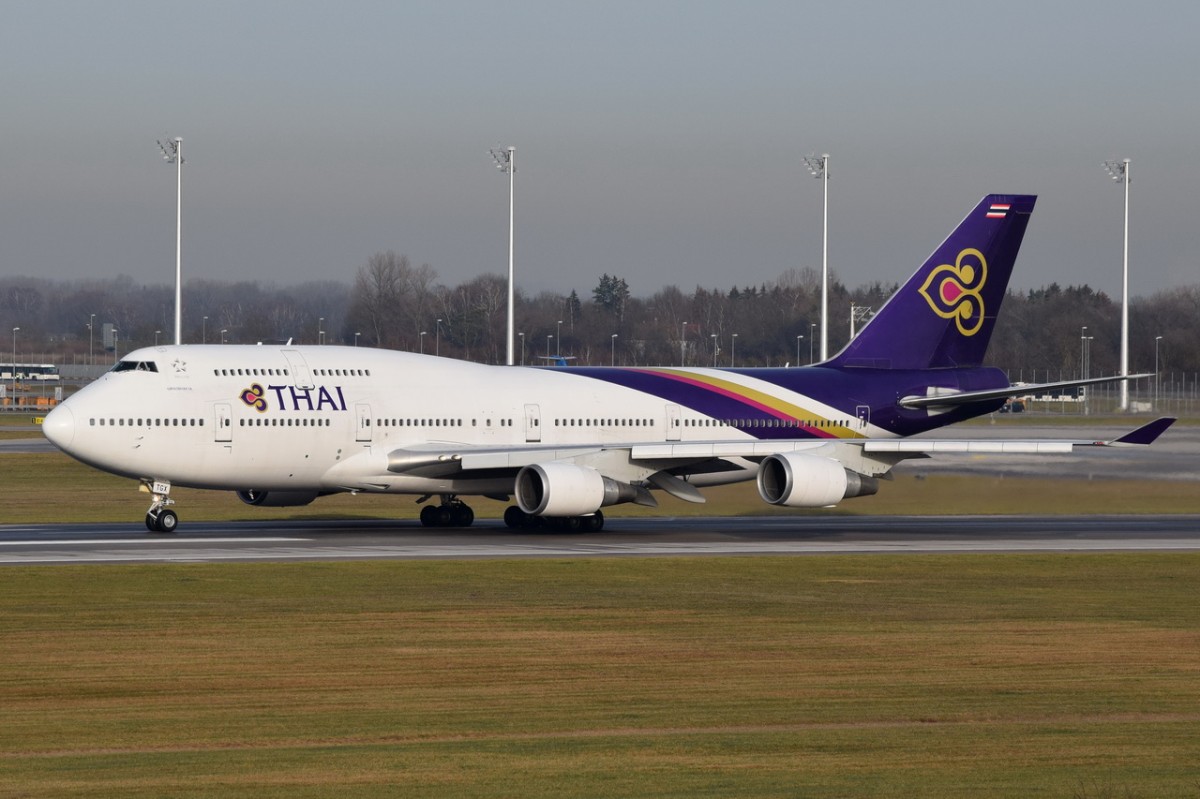 HS-TGX Thai Airways International Boeing 747-4D7   in München am 11.12.2015 beim Start