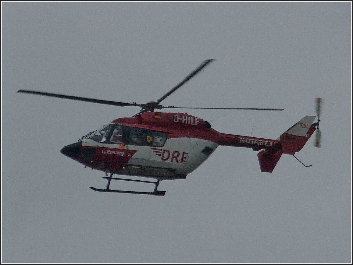 Hubschrauber der Deutschen Luftrettung  D-Hilf  vom TYP BK 117-B2. Aufgenommen am 18.09.2013 in der Nhe von Rendsburg. 