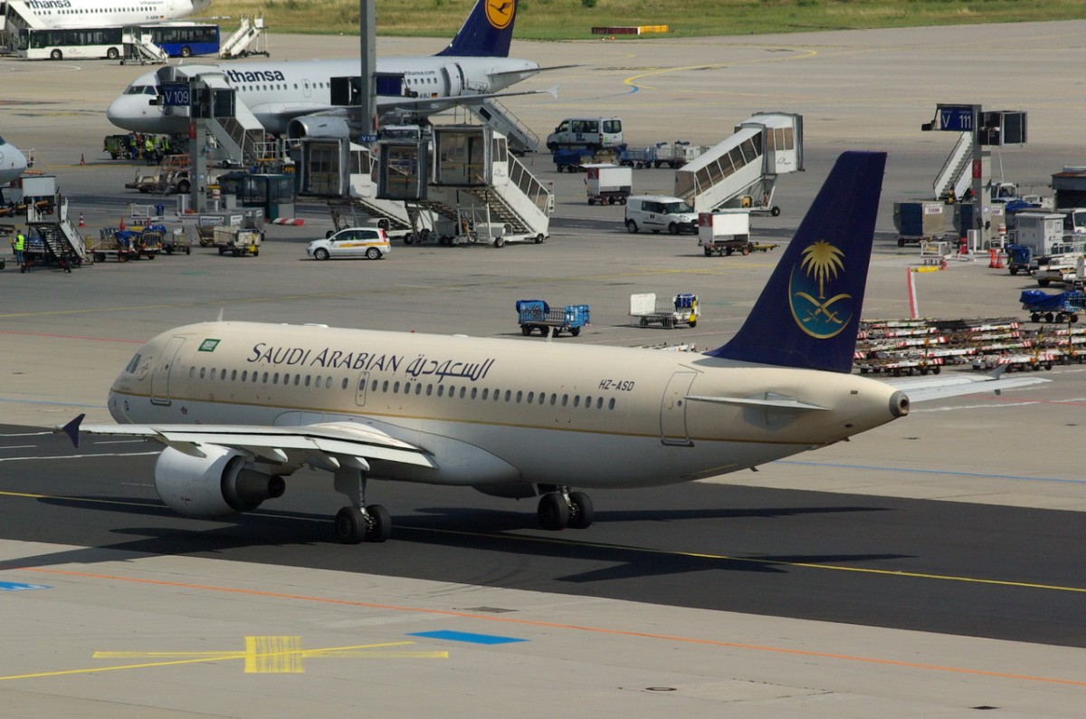 HZ-ASD Saudi Arabian Airlines Airbus A320-214  zum Start in Frankfurt 15.07.2014