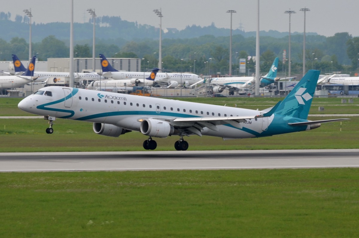 I-ADJM Air Dolomiti Embraer ERJ-195LR (ERJ-190-200 LR)  vor der Landung in München  14.05.2015