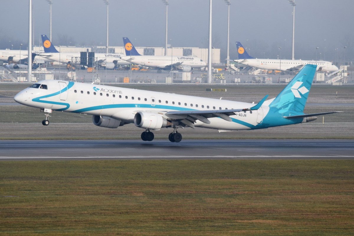 I-ADJN Air Dolomiti Embraer ERJ-195LR (ERJ-190-200 LR)  vor der Landung in München am 11.12.2015