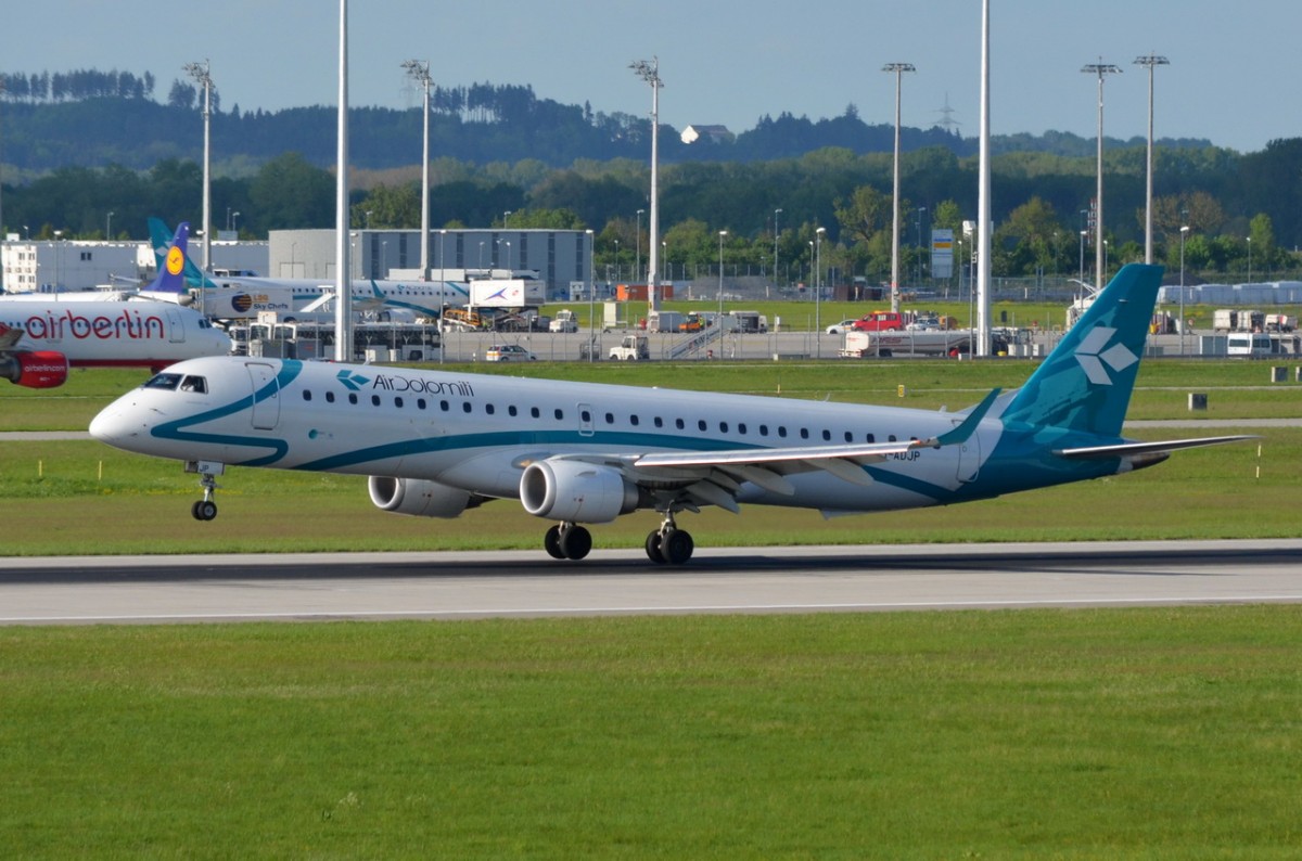 I-ADJP Air Dolomiti Embraer ERJ-195LR (ERJ-190-200 LR)  in München bei der Landung  10.05.2015
