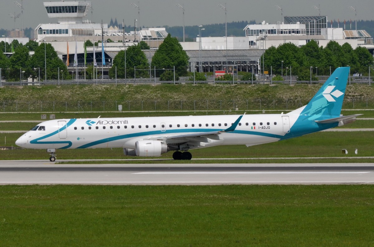 I-ADJQ Air Dolomiti Embraer ERJ-195LR (ERJ-190-200 LR)  vor dem Start am 12.05.2015 in München