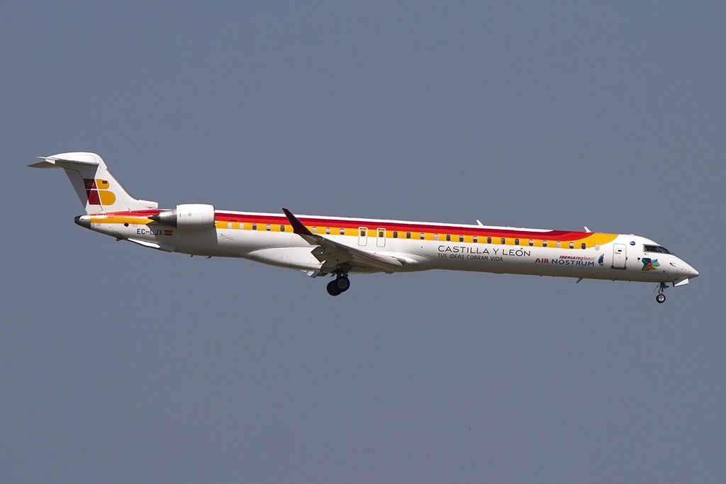 Iberia - Air Nostrum, EC-LJX, Bombardier, CRJ-1000, 05.06.2014, TLS, Toulouse, France 



