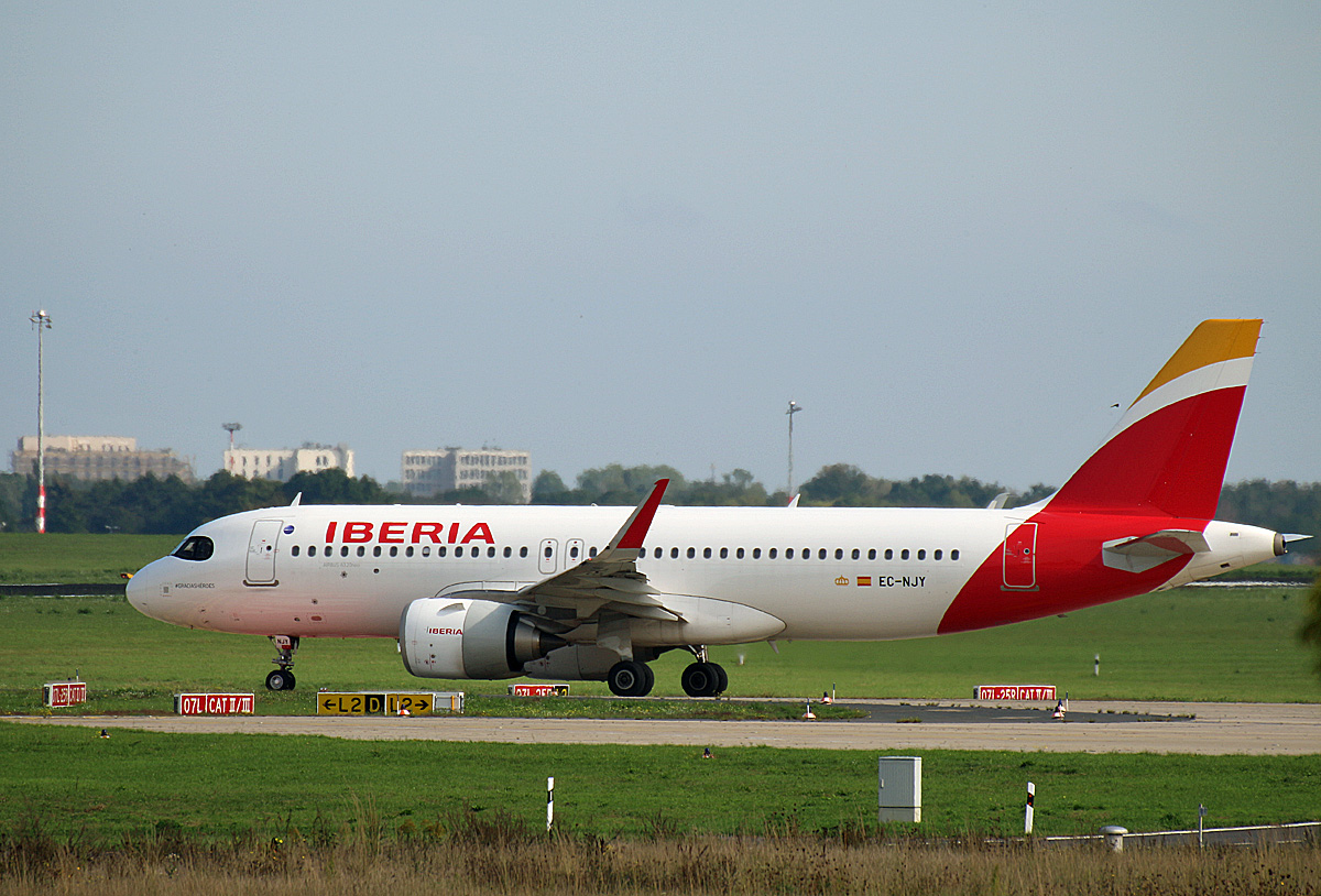 Iberia, Airbus A 320-251N, EC-NJY, BER, 26.09.2021