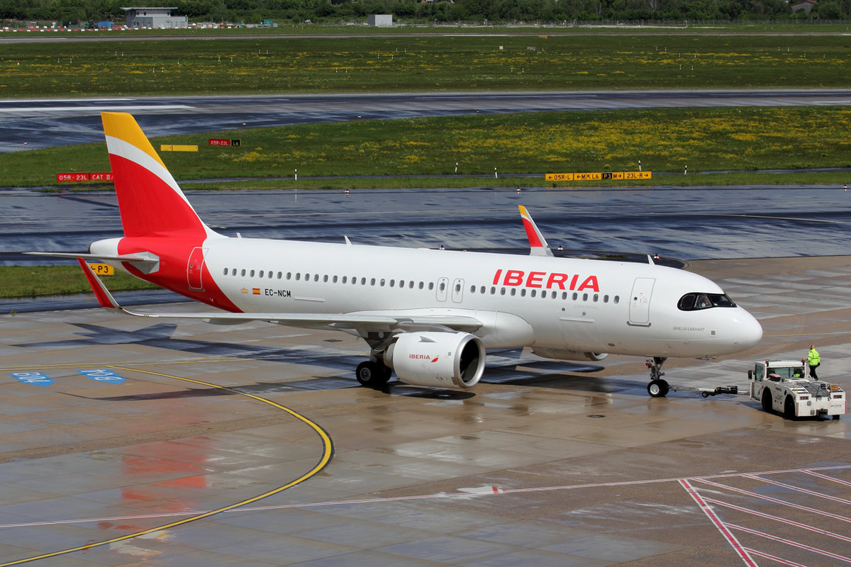Iberia Airbus A320-251N EC-NCM beim Push Back in Düsseldorf 4.5.2019