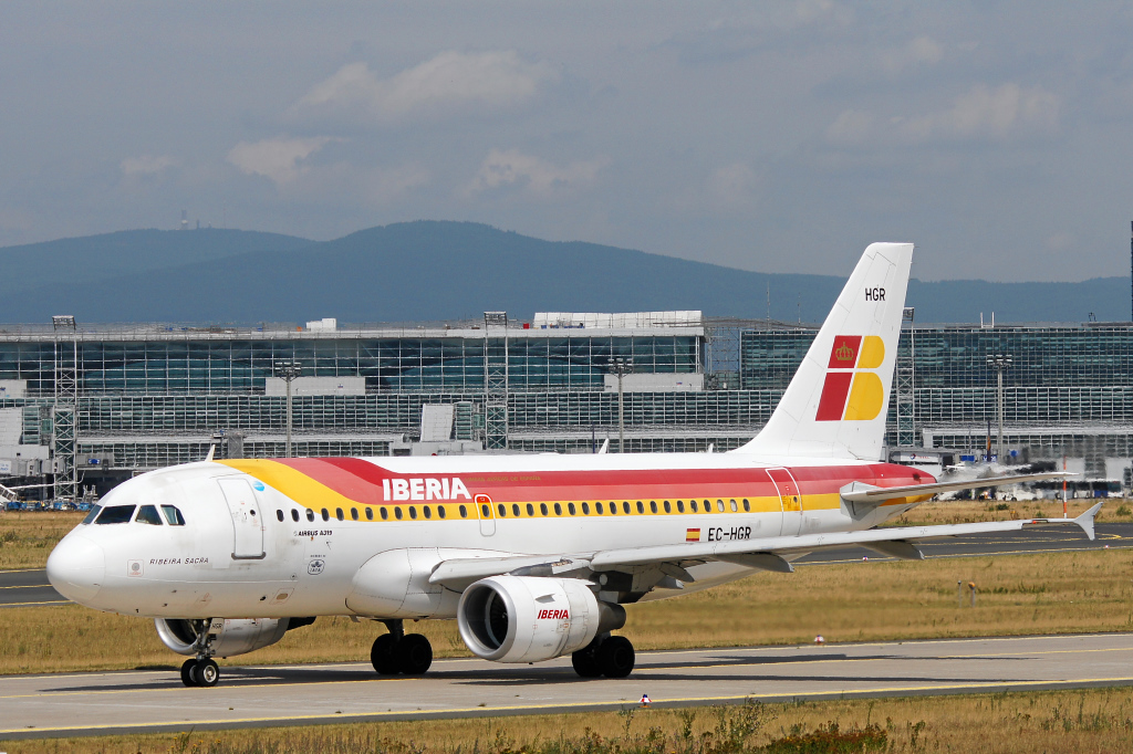 Iberia EC-HGR Airbus A319-112 EDDF-FRA, 22.07.2015