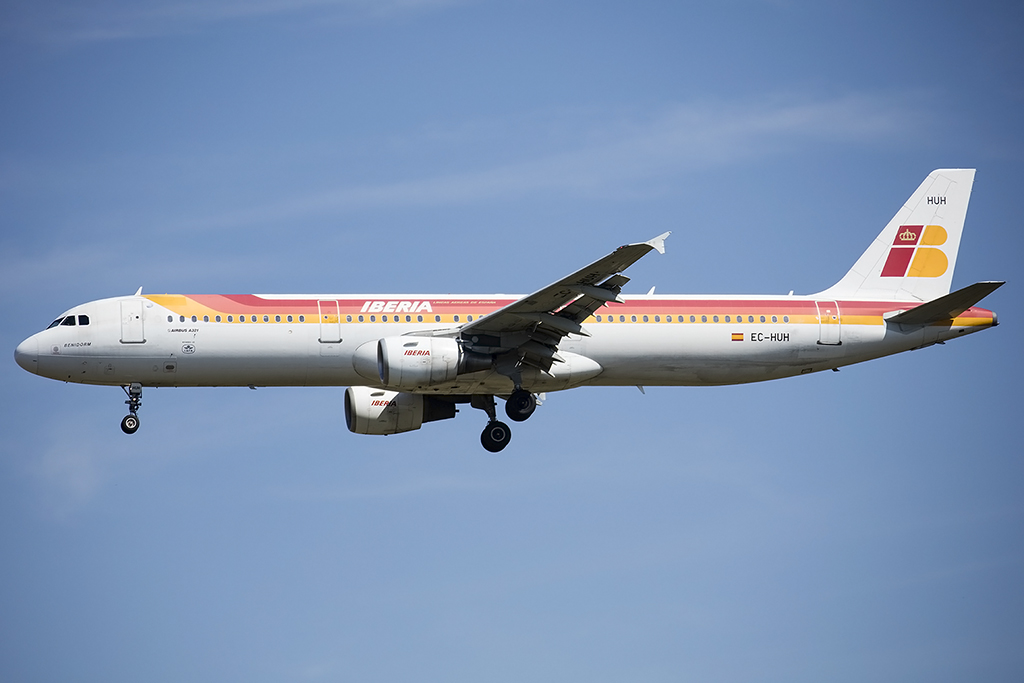Iberia, EC-HUH, Airbus, A321-211, 06.08.2015, MUC, München, Germany 



