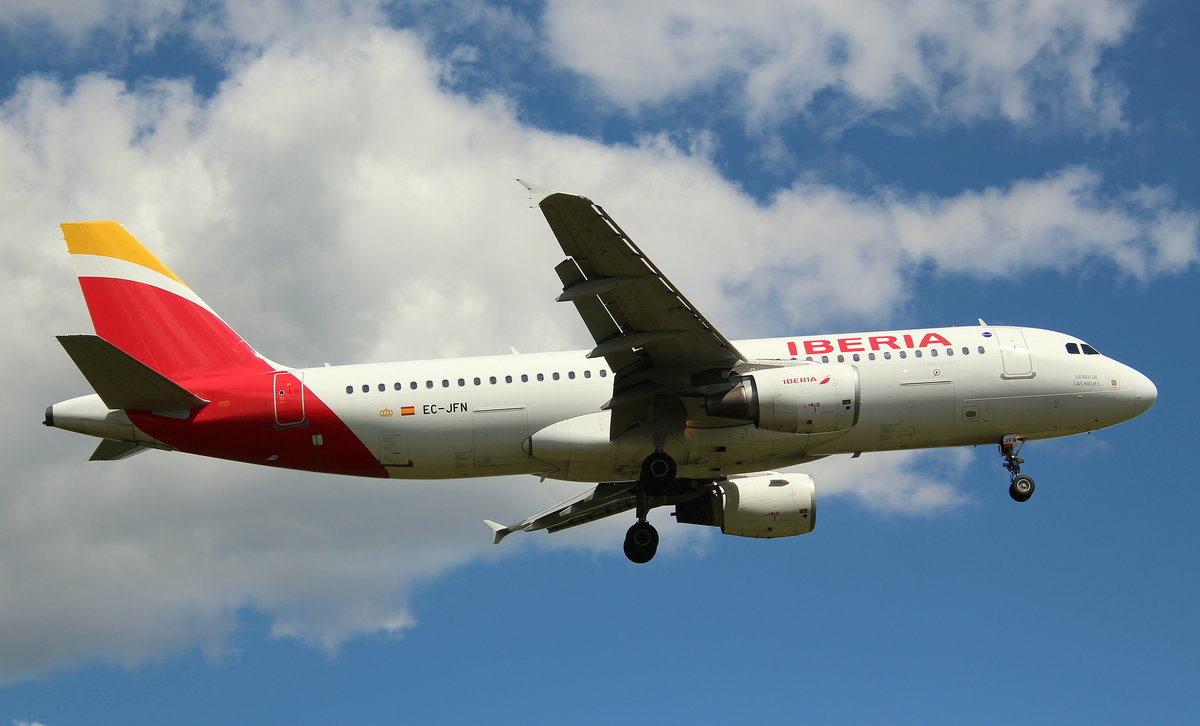 Iberia, EC-JFN, MSN 2391, Airbus A 320-214, 30.06.2018, HAM-EDDH, Hamburg, Germany (Name: Sierra de las Nieves) 