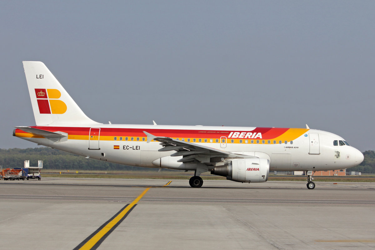 Iberia, EC-LEI, Airbus A319-111, msn: 3744,  Visón Europeo , 25.September 2011, MXP Milano Malpensa, Italy.