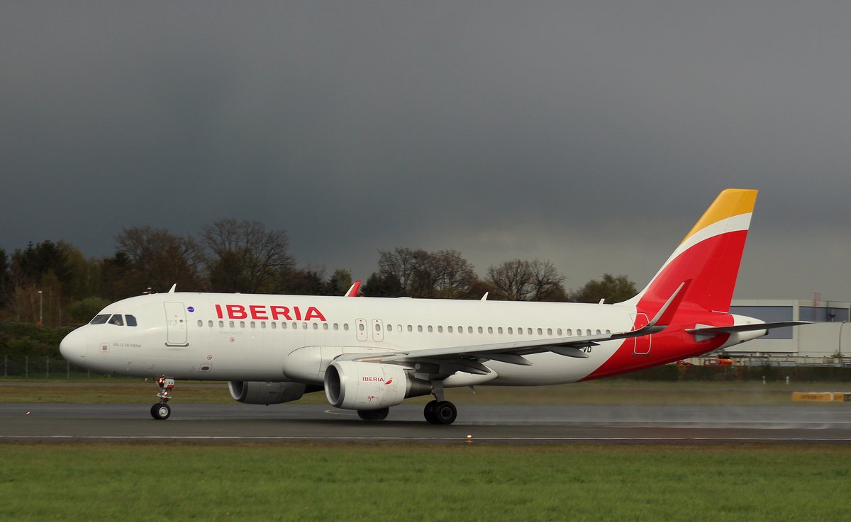 Iberia, EC-LVD,MSN 5570,Airbus A 320-216(SL), 26.04.2017, HAM-EDDH, Hamburg, Germany Name: Valle De Mena) 