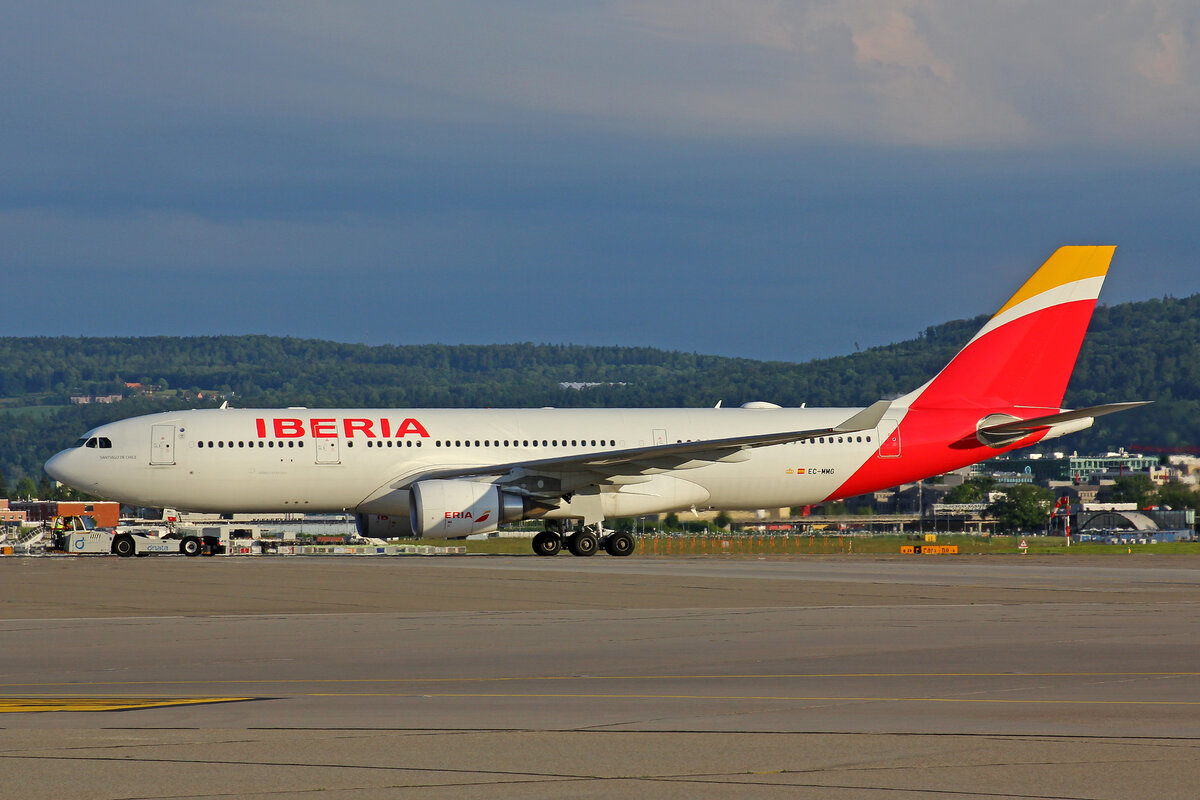 Iberia, EC-MMG, Airbus A330-202, msn: 1747,  Santiago De Chile , 12.Juni 2021, ZRH Zürich, Switzerland.