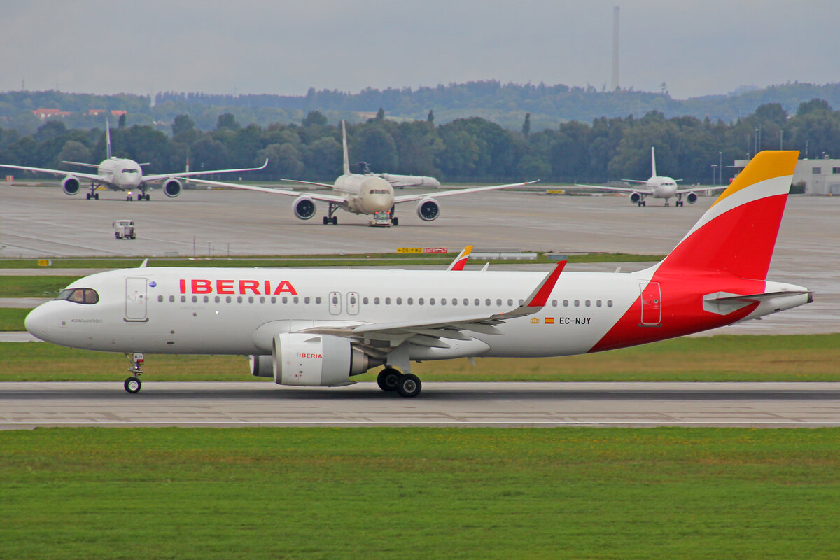 Iberia, EC-NJY, Airbus A320-251N, msn: 10135,  #Graciasheroes , 11.September 2022, MUC München, Germany.