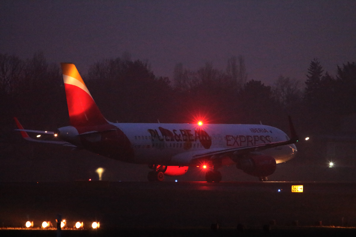 Iberia Express, Airbus A 320-214, EC-LYE, TXL, 17.12.2016
