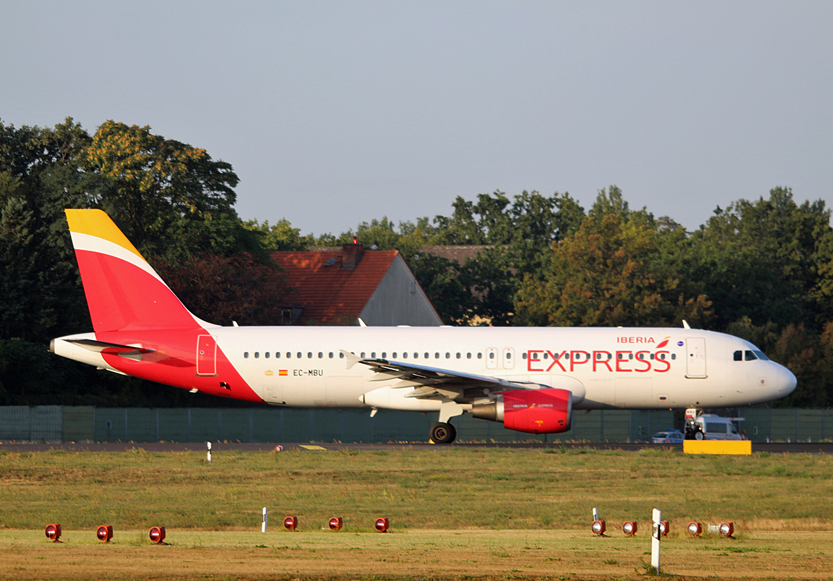 Iberia Express, Airbus A 320-214, EC-MBU, TXL, 01.09.2018