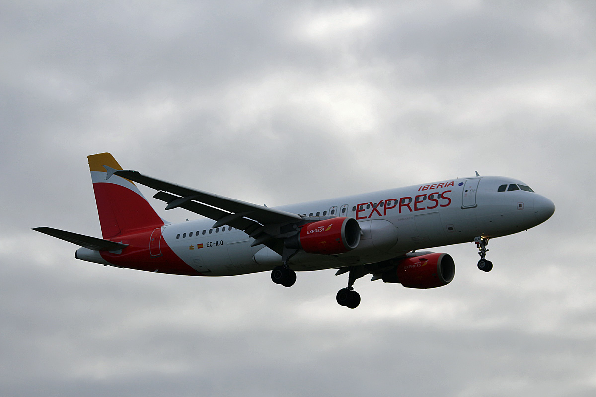 Iberia Express, Airbus A 320-214, EC-ILQ, TXL, 29.10.2016