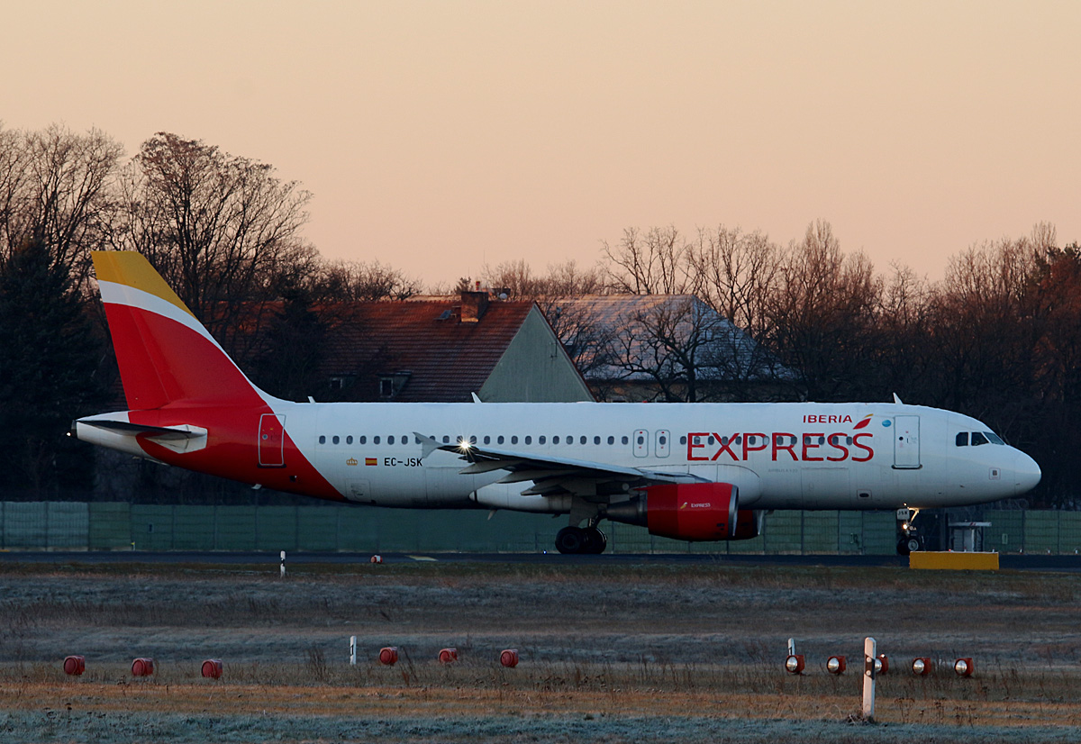 Iberia Express, Airbus A 320-214, EC-JSK, TXL, 31.12.2016