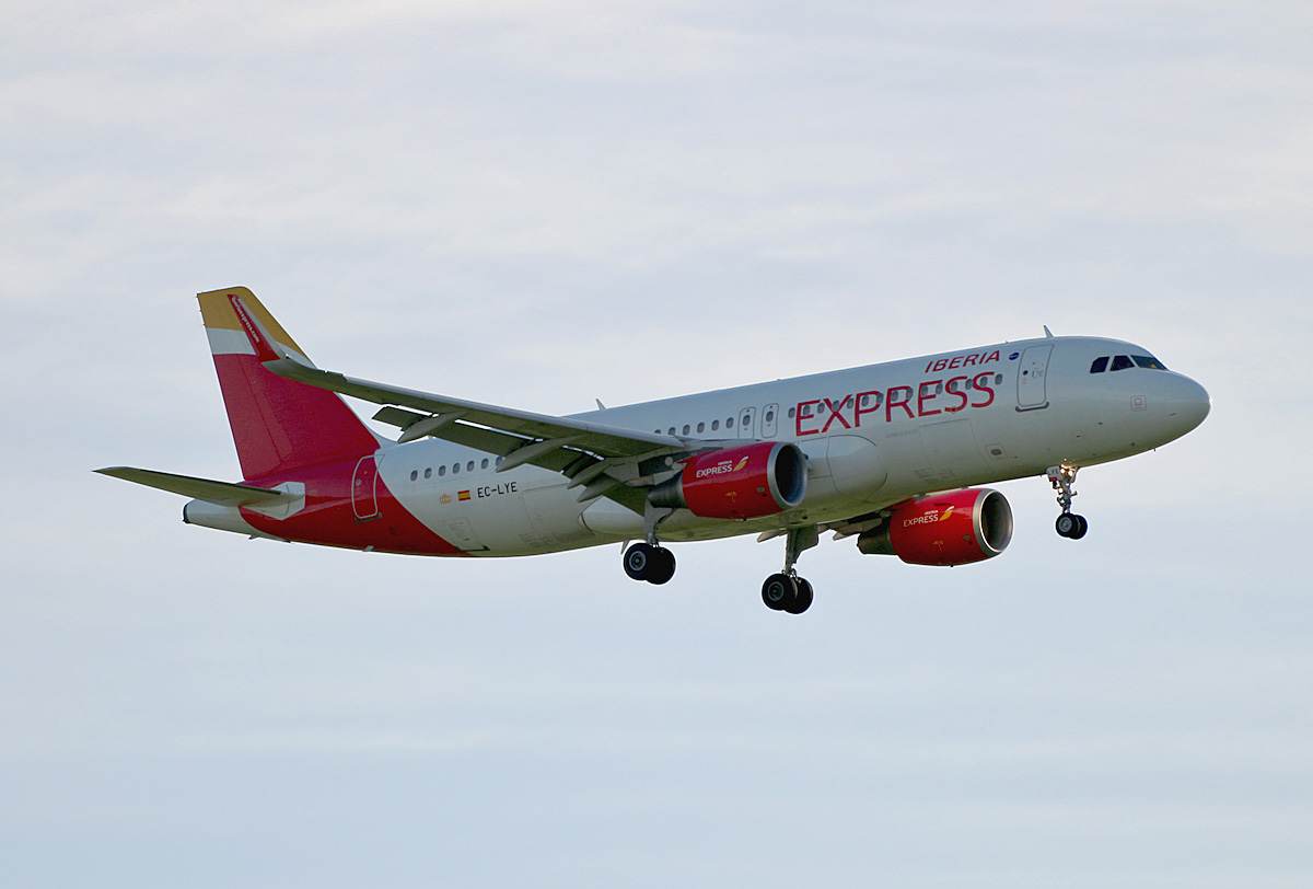 Iberia Express, Airbus A 320-216, EC-LYE, BER, 29.12.2022